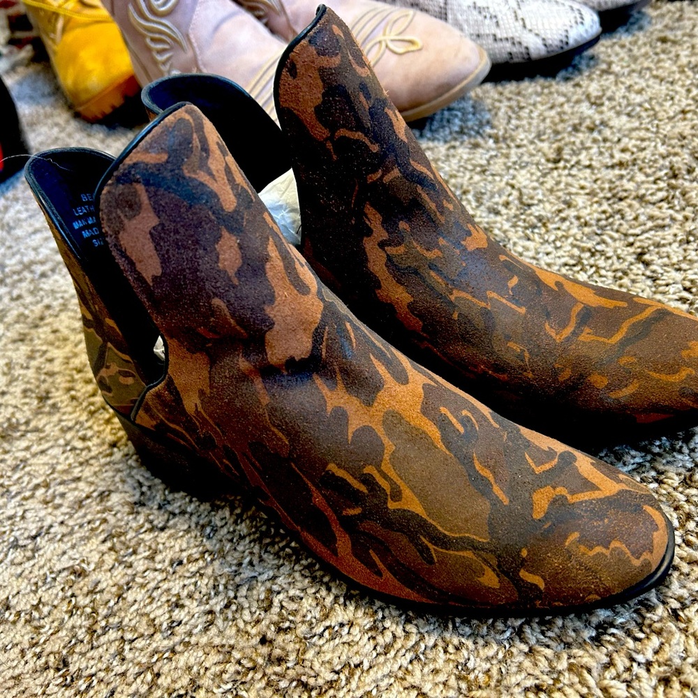 Camo print Booties